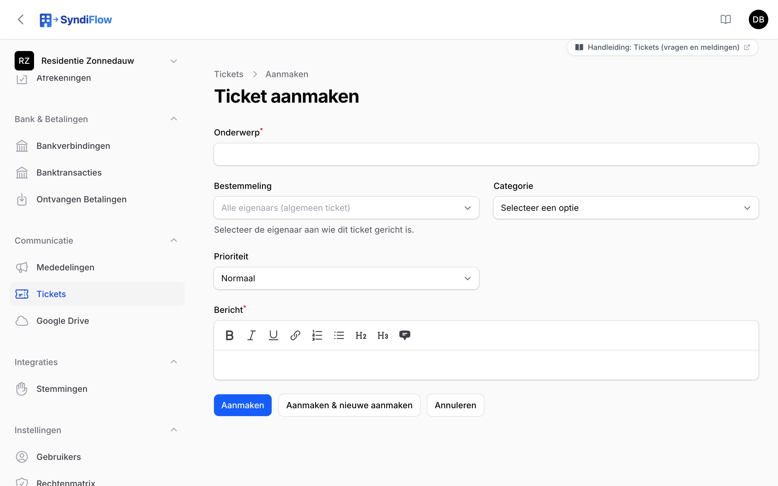 Het formulier voor een nieuw ticket met onderwerp, bestemmeling, categorie, prioriteit en bericht